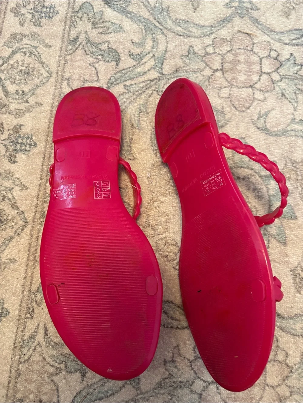 Stuart Weitzman Women's Sawyer Rubber Banded Flat Sandals